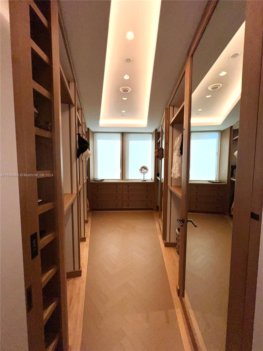18555 COLLINS AVENUE COND - Residential