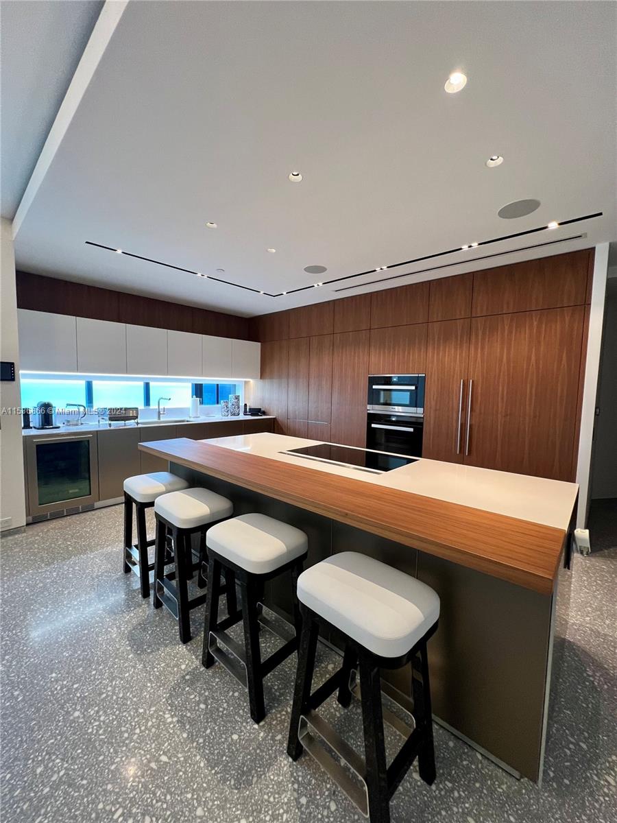 18555 COLLINS AVENUE COND - Residential