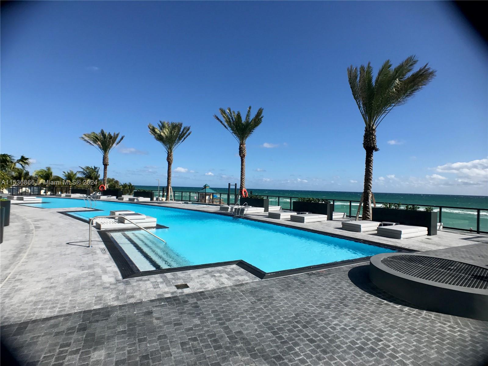 18555 COLLINS AVENUE COND - Residential