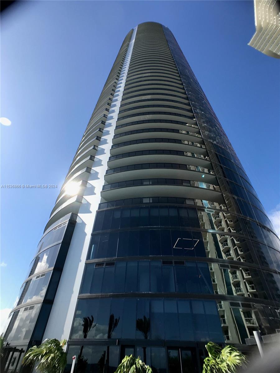 18555 COLLINS AVENUE COND - Residential