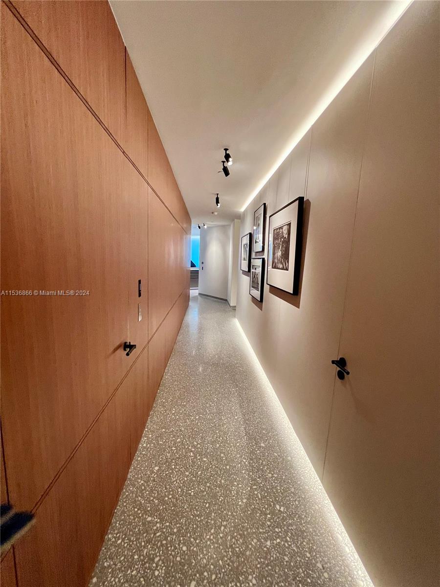 18555 COLLINS AVENUE COND - Residential