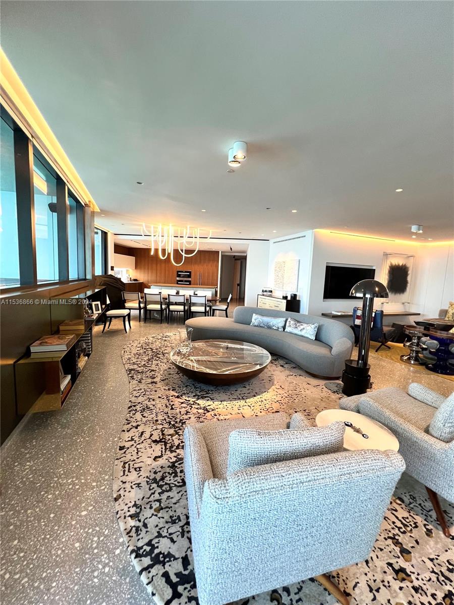 18555 COLLINS AVENUE COND - Residential