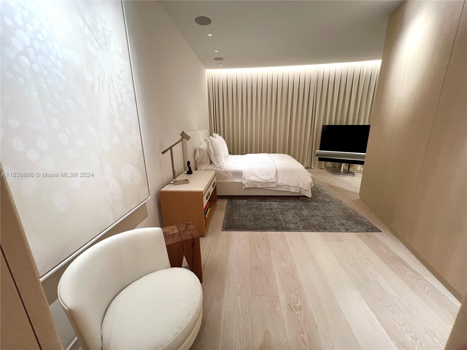 18555 COLLINS AVENUE COND - Residential