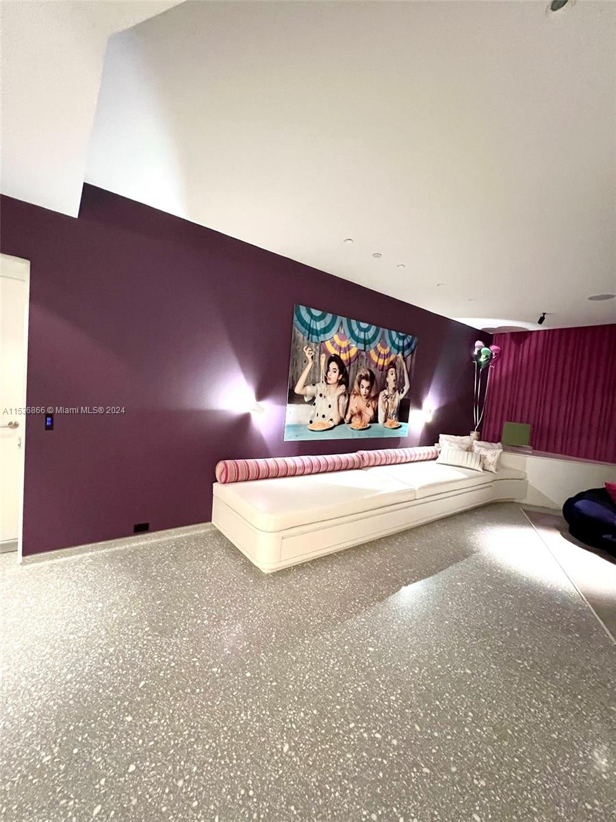 18555 COLLINS AVENUE COND - Residential