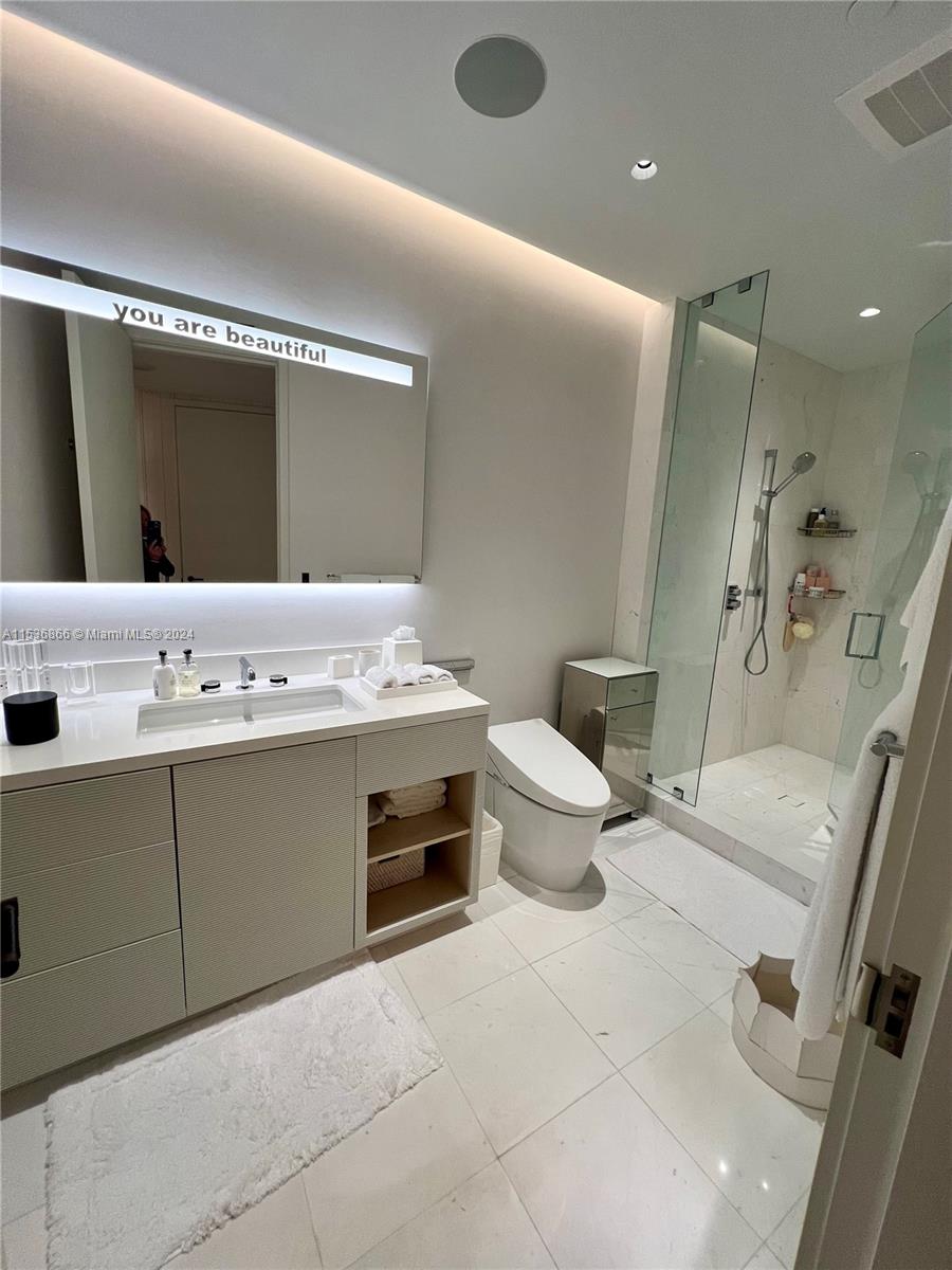 18555 COLLINS AVENUE COND - Residential