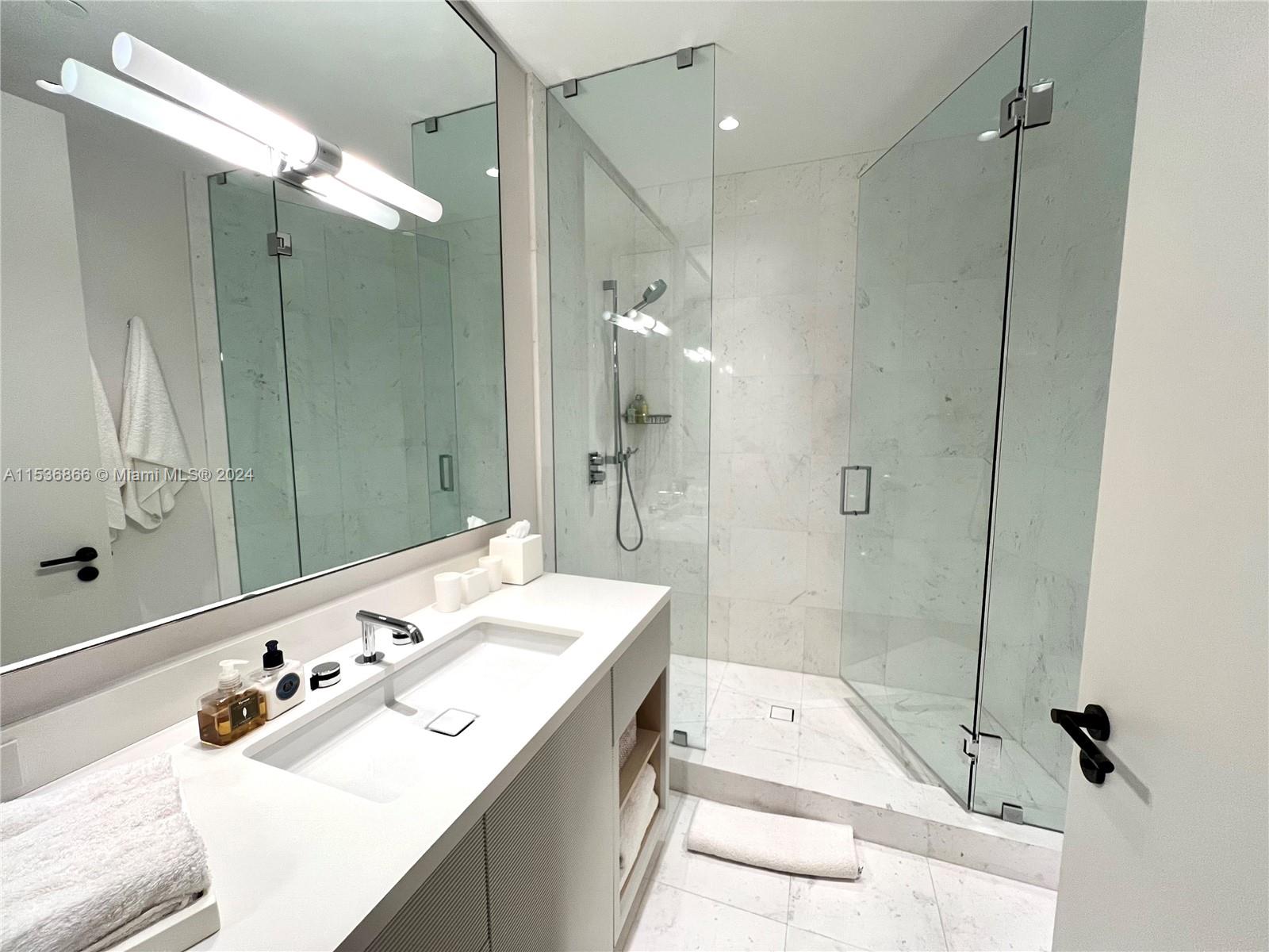 18555 COLLINS AVENUE COND - Residential
