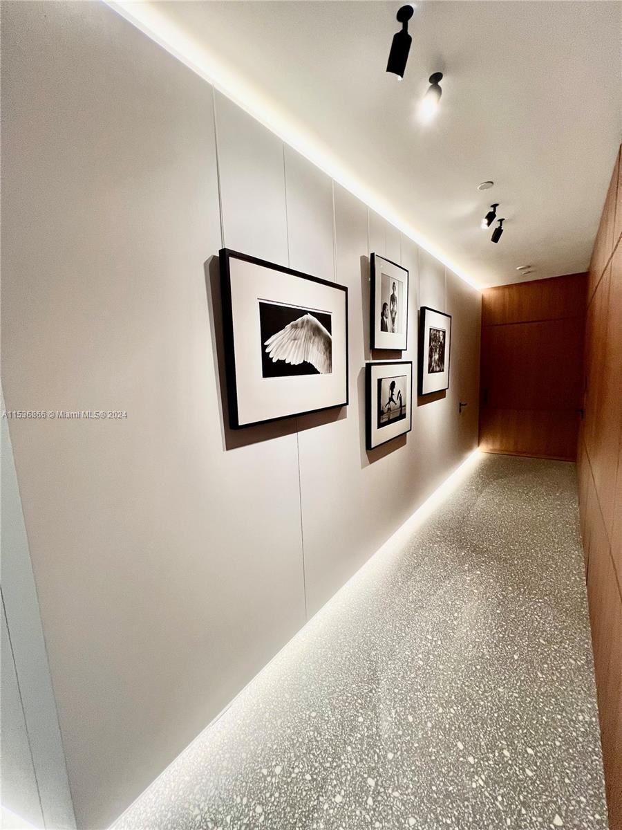 18555 COLLINS AVENUE COND - Residential