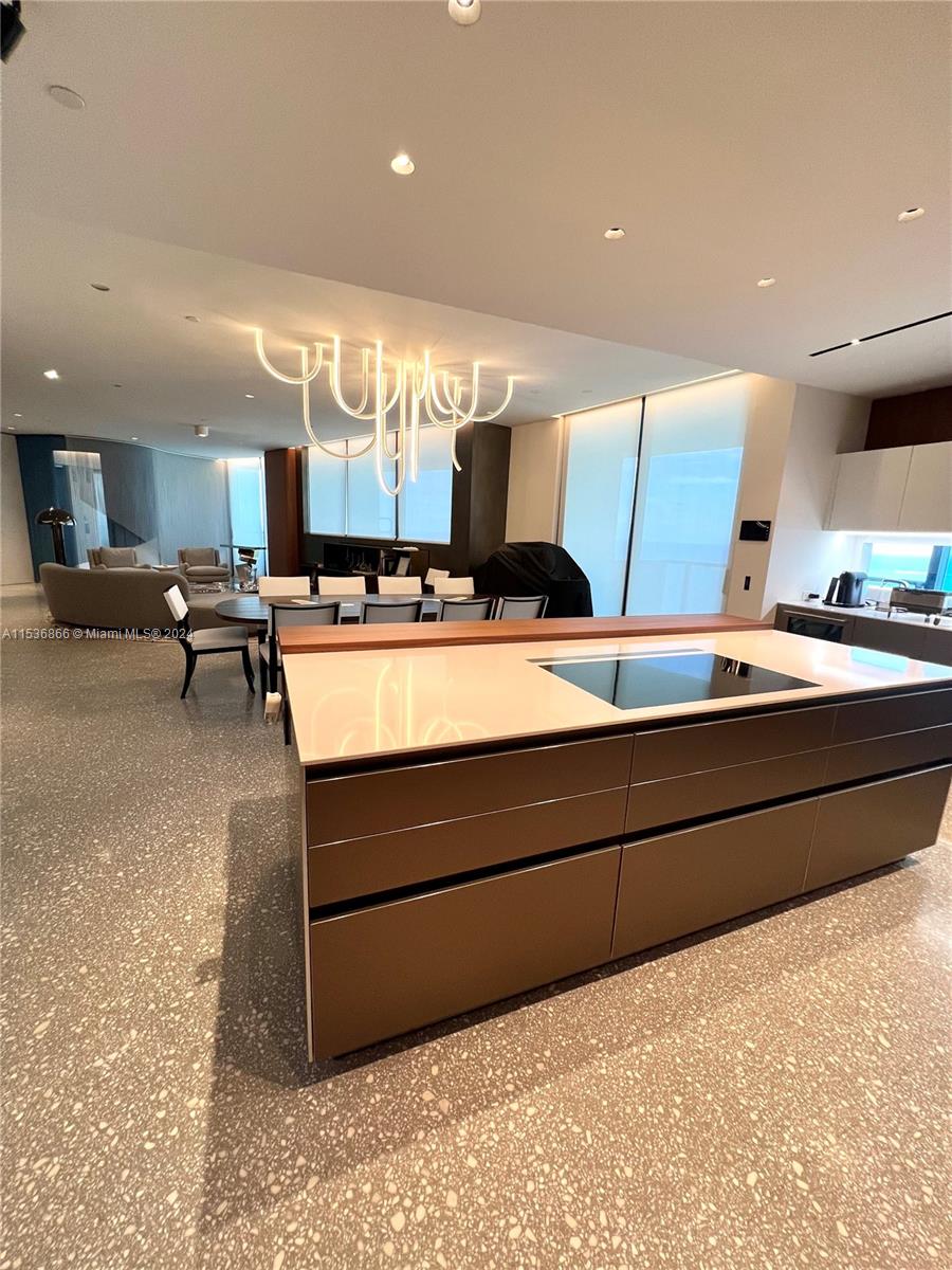18555 COLLINS AVENUE COND - Residential