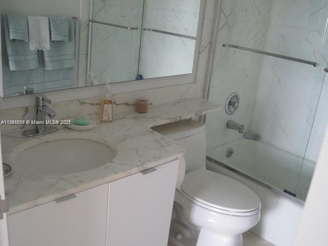 COMMODORE CLUB SOUTH COND - Residential Lease