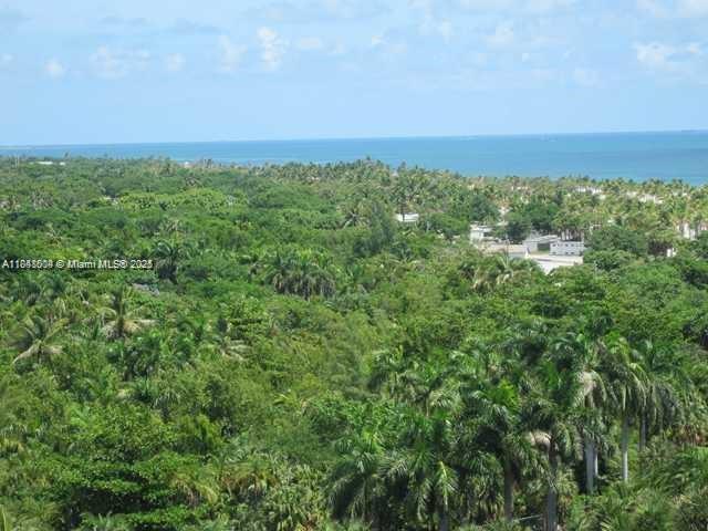 COMMODORE CLUB SOUTH COND - Residential Lease