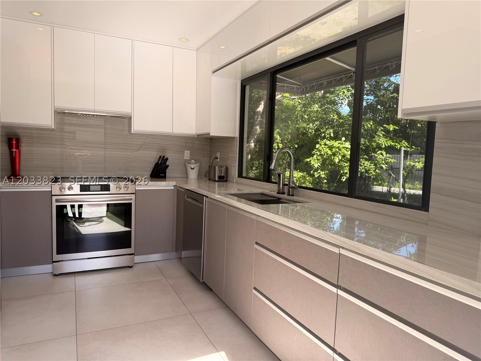 BAY VISTA PARK - Residential Lease