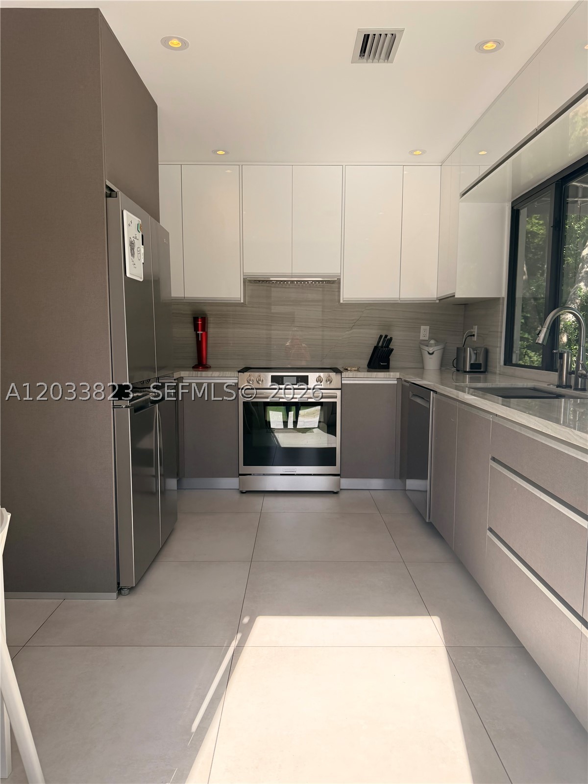 BAY VISTA PARK - Residential Lease