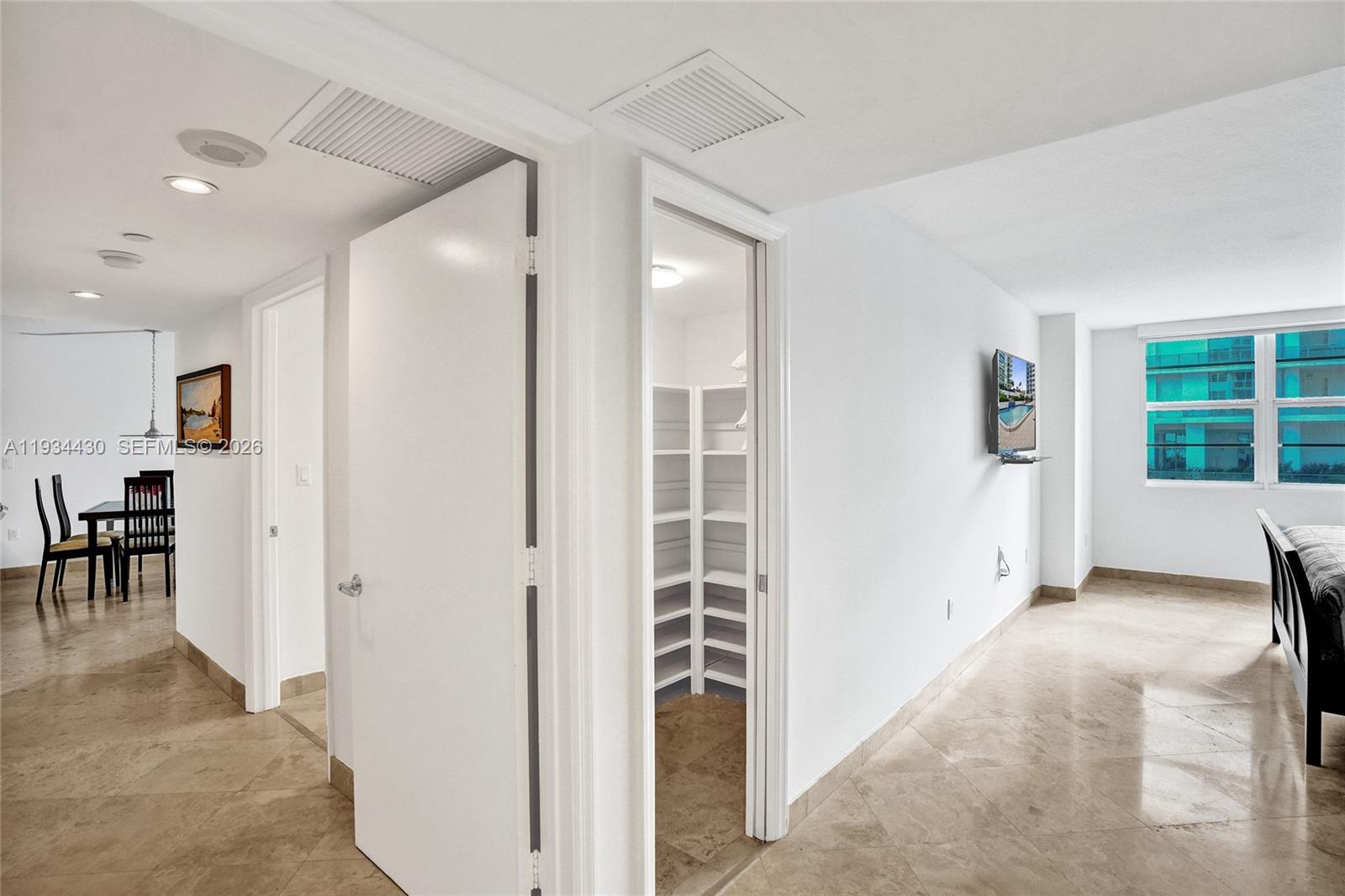 THE COLLINS CONDO - Residential