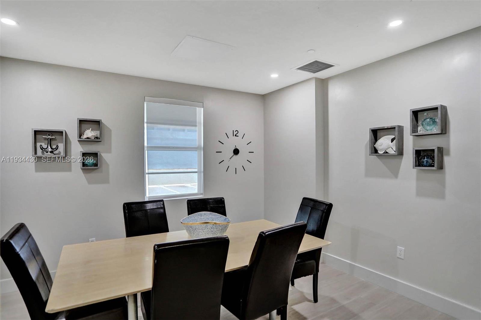THE COLLINS CONDO - Residential