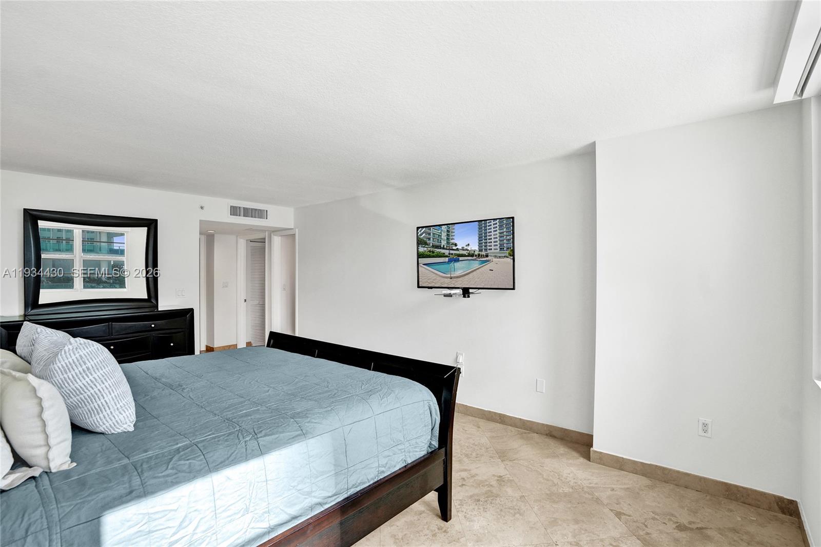 THE COLLINS CONDO - Residential