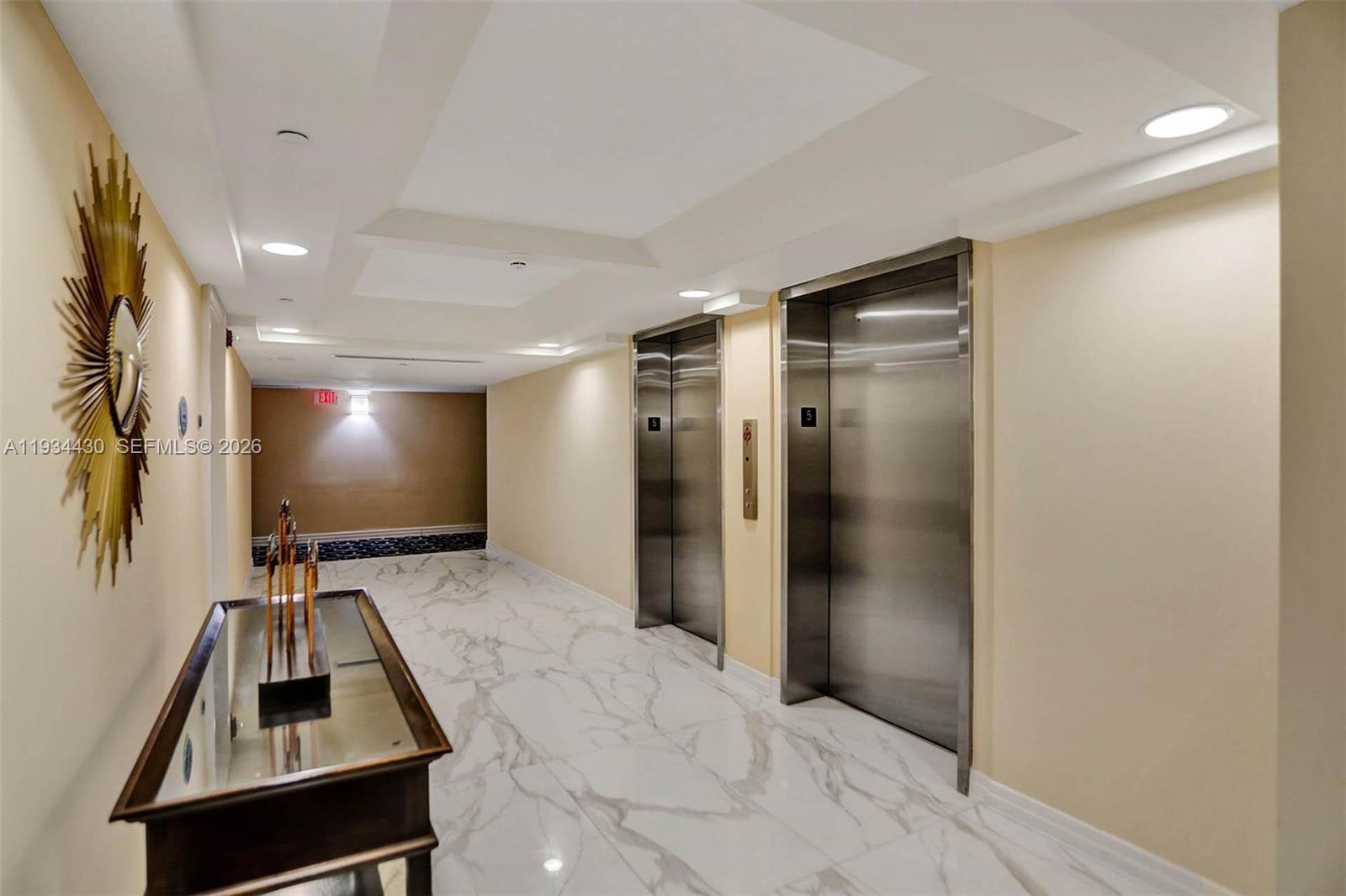 THE COLLINS CONDO - Residential