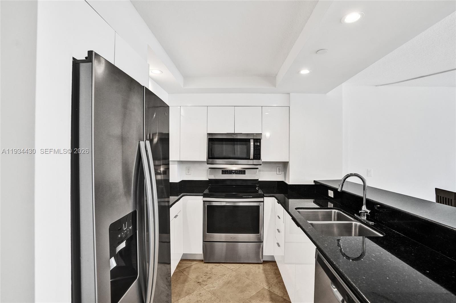 THE COLLINS CONDO - Residential