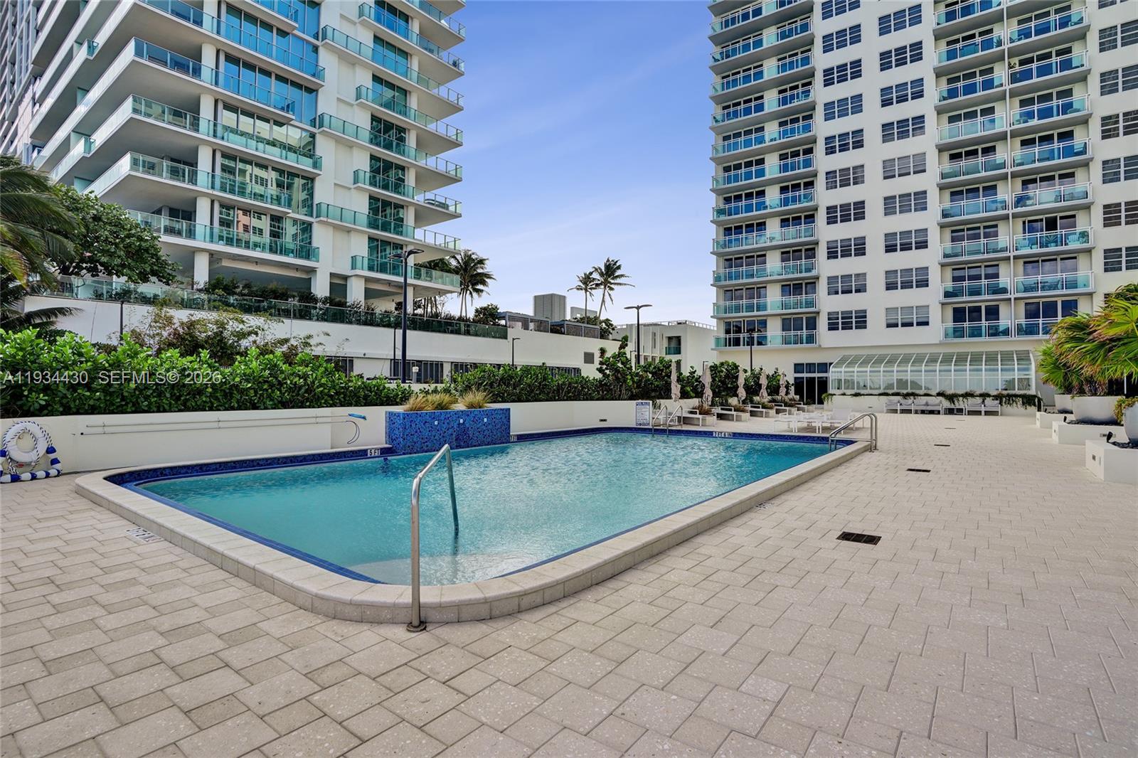 THE COLLINS CONDO - Residential