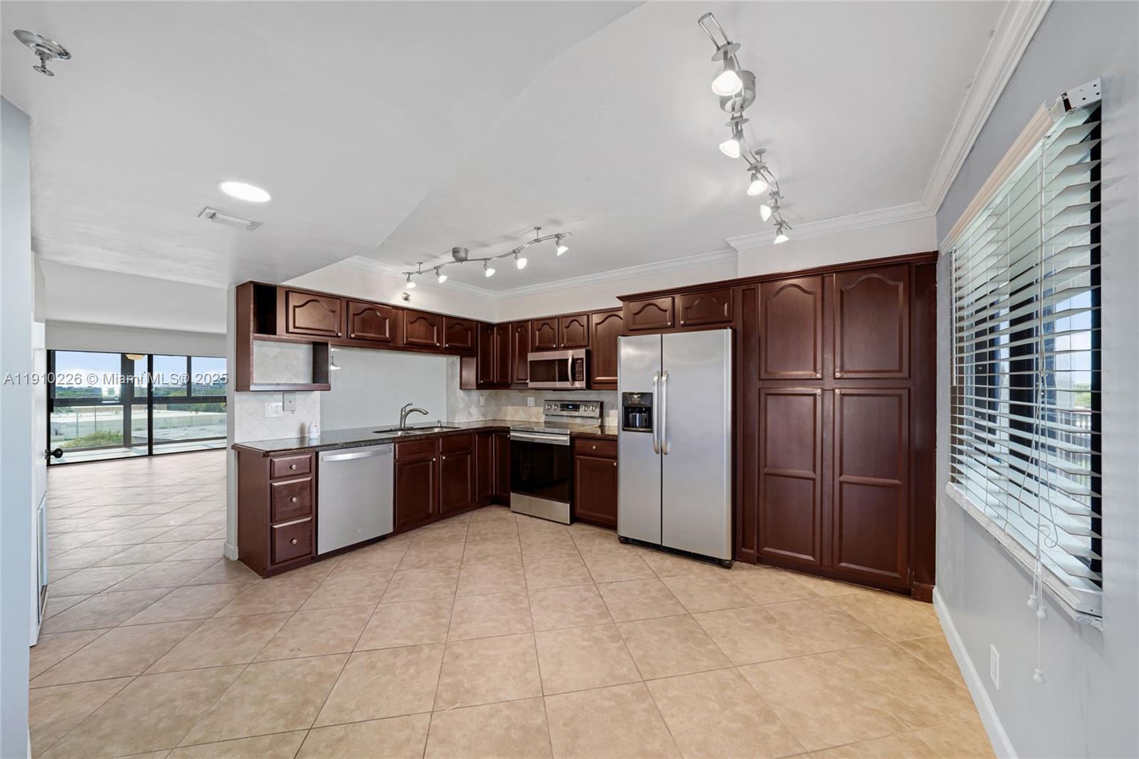 CYPRESS BEND CONDOMINIUM - Residential
