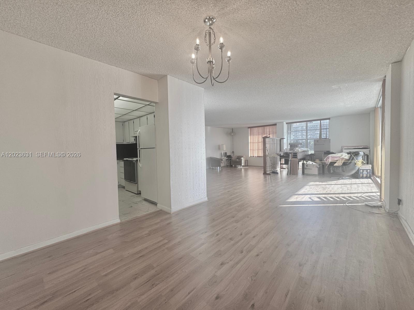 HALLMARK OF HOLLYWOOD CON - Residential
