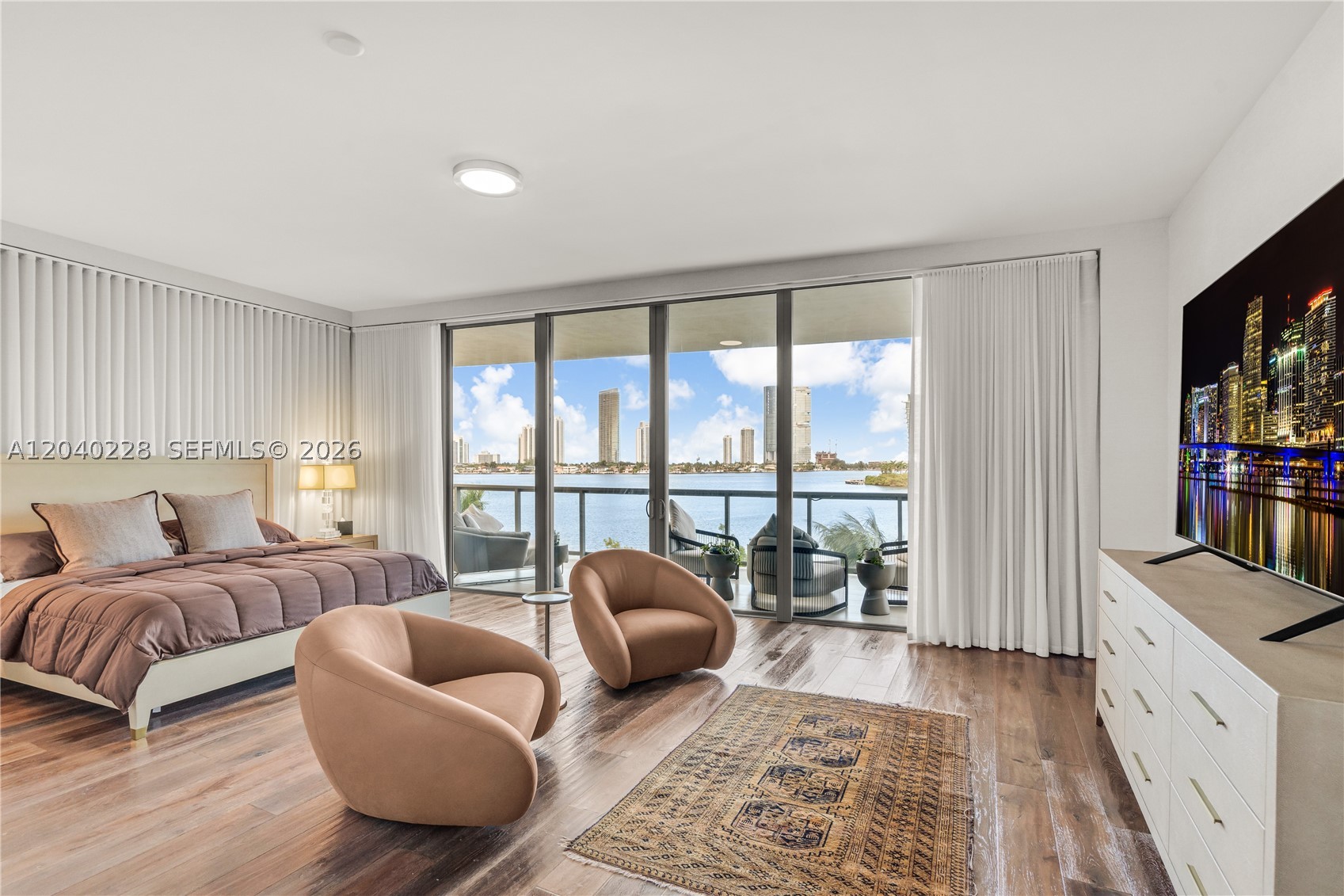 ECHO CONDO - Residential