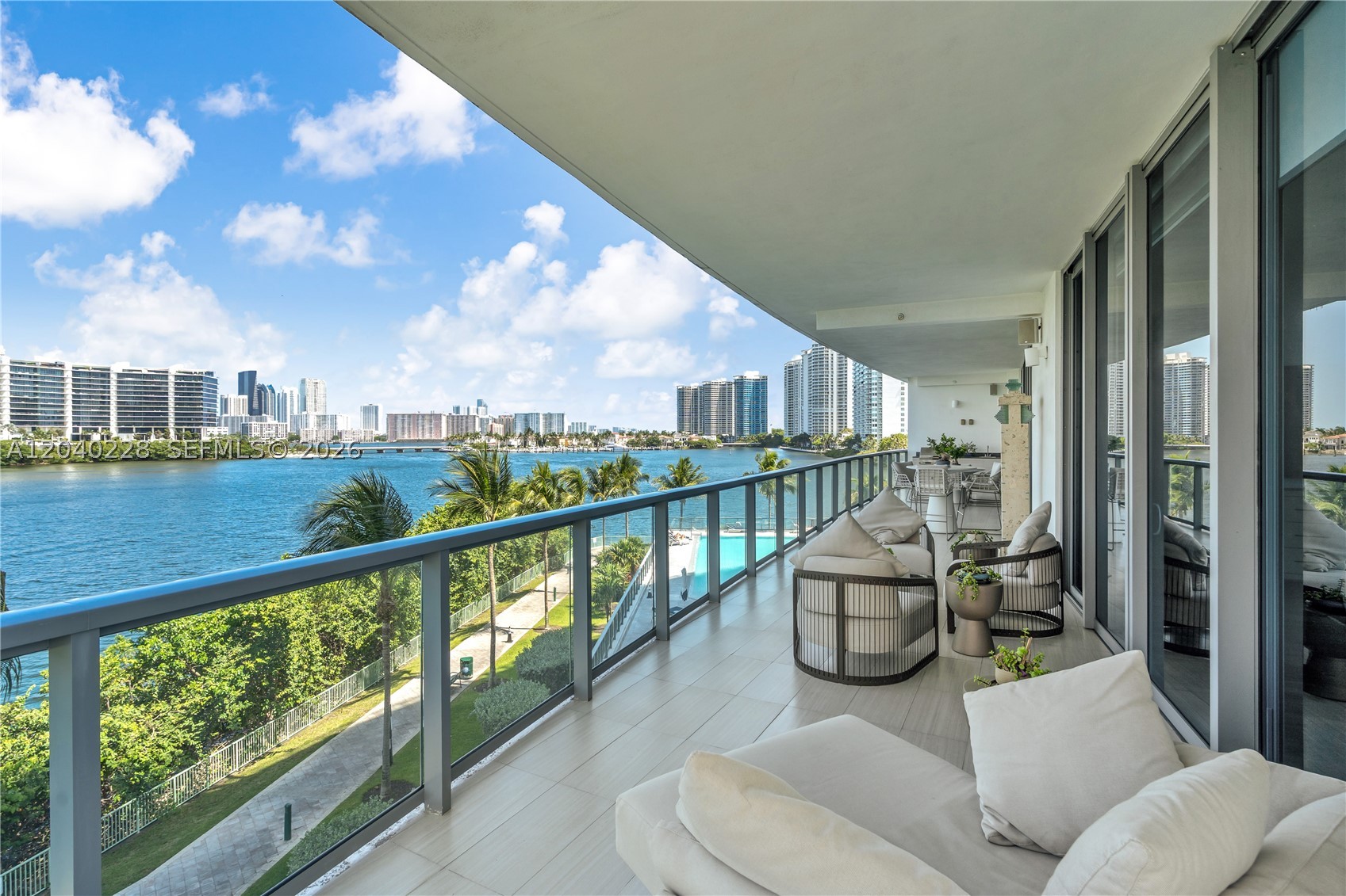 ECHO CONDO - Residential