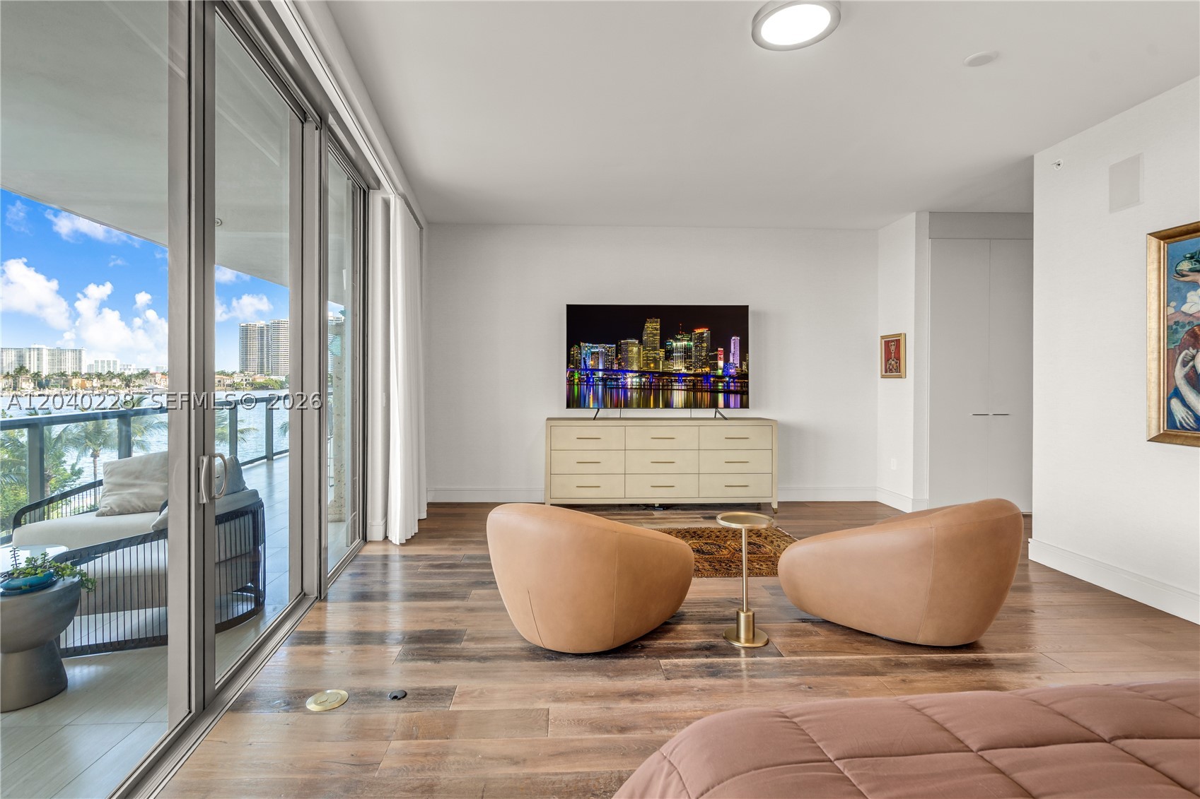 ECHO CONDO - Residential