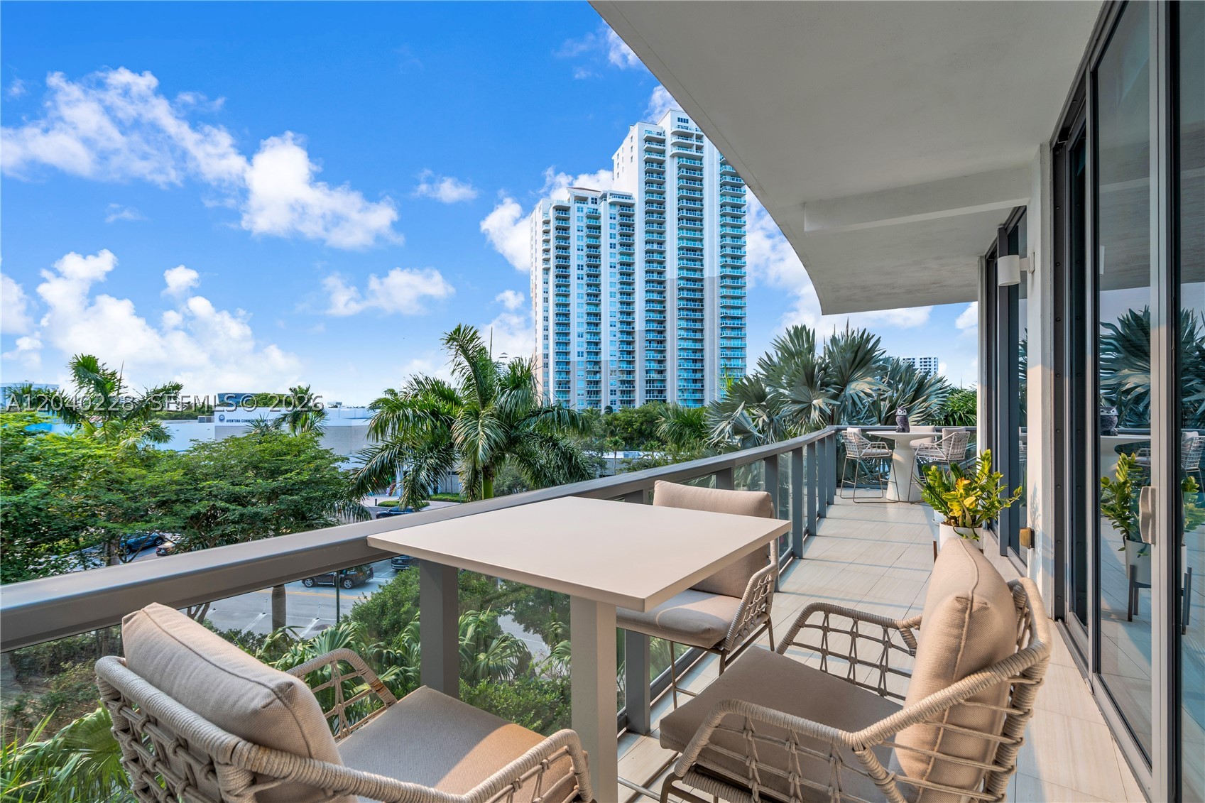 ECHO CONDO - Residential