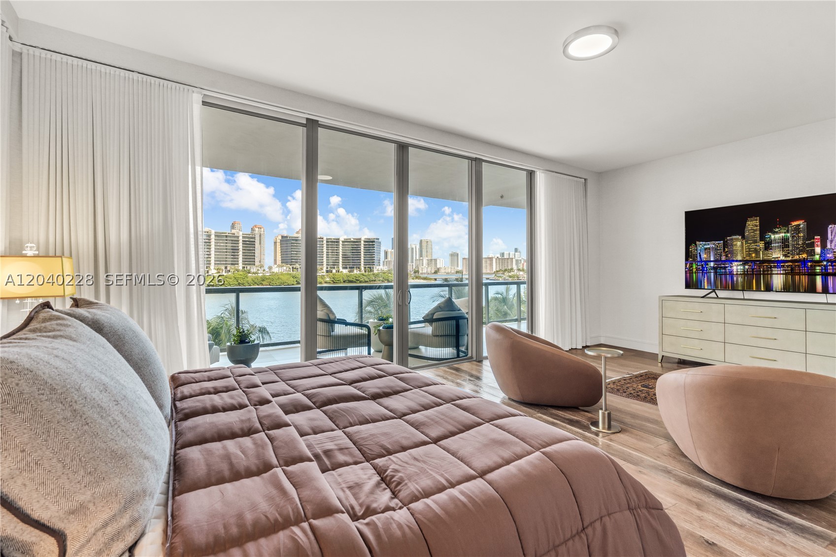 ECHO CONDO - Residential