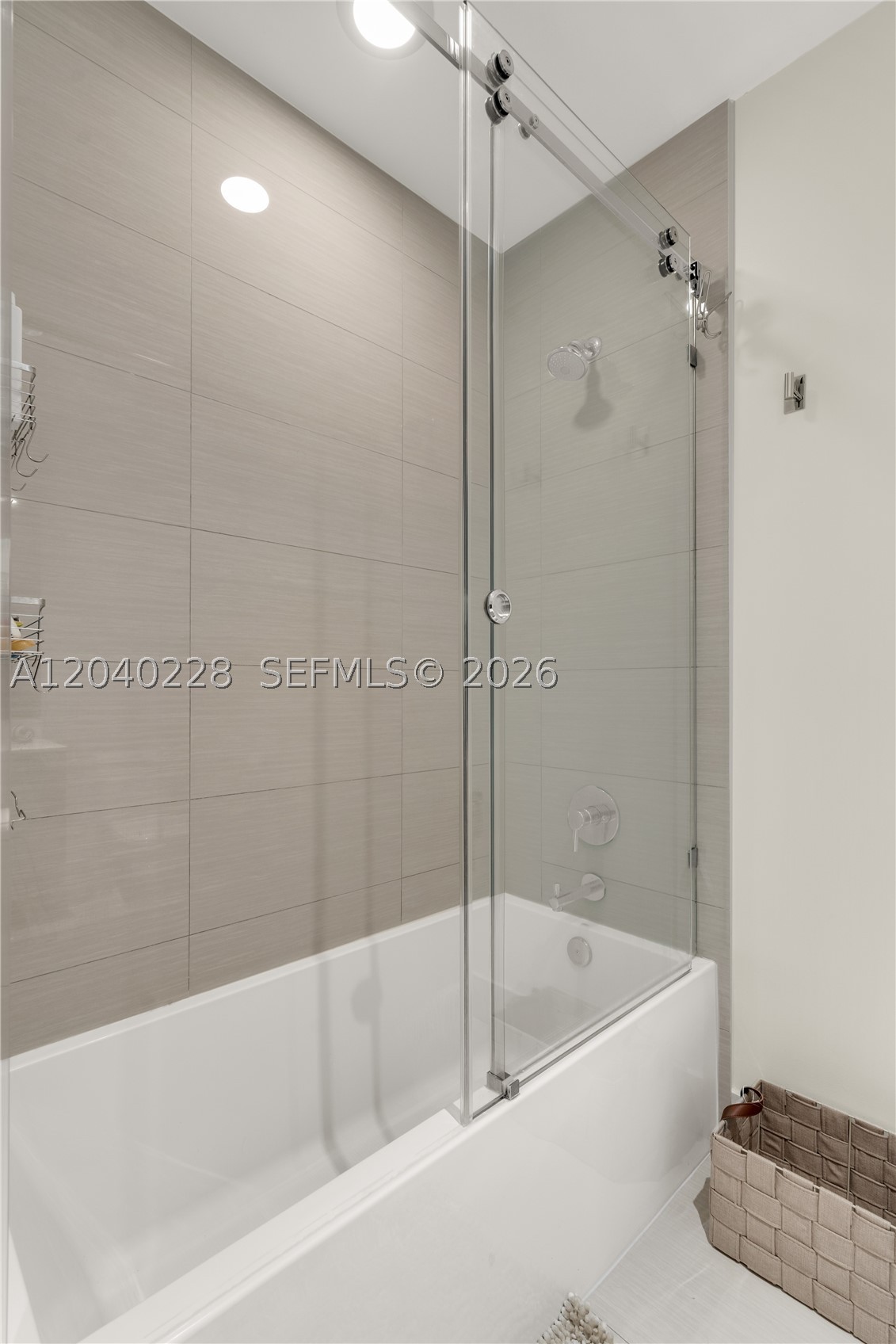 ECHO CONDO - Residential