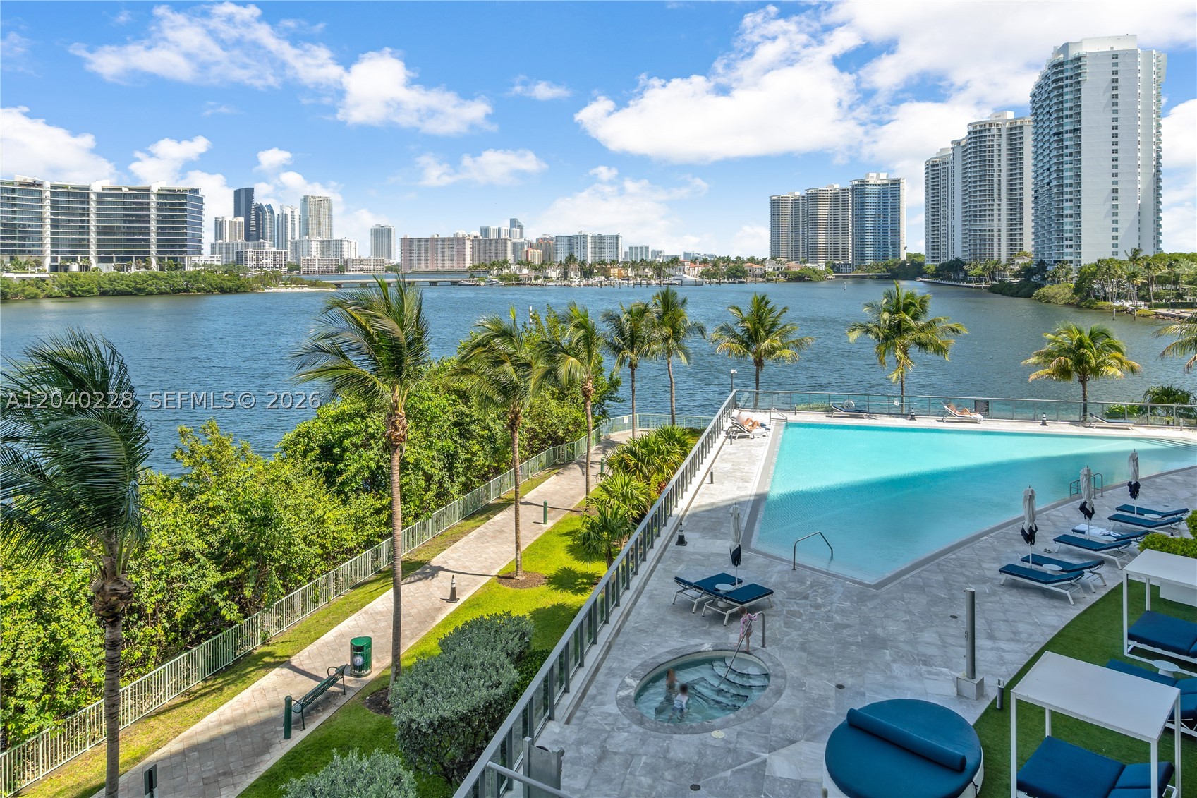 ECHO CONDO - Residential