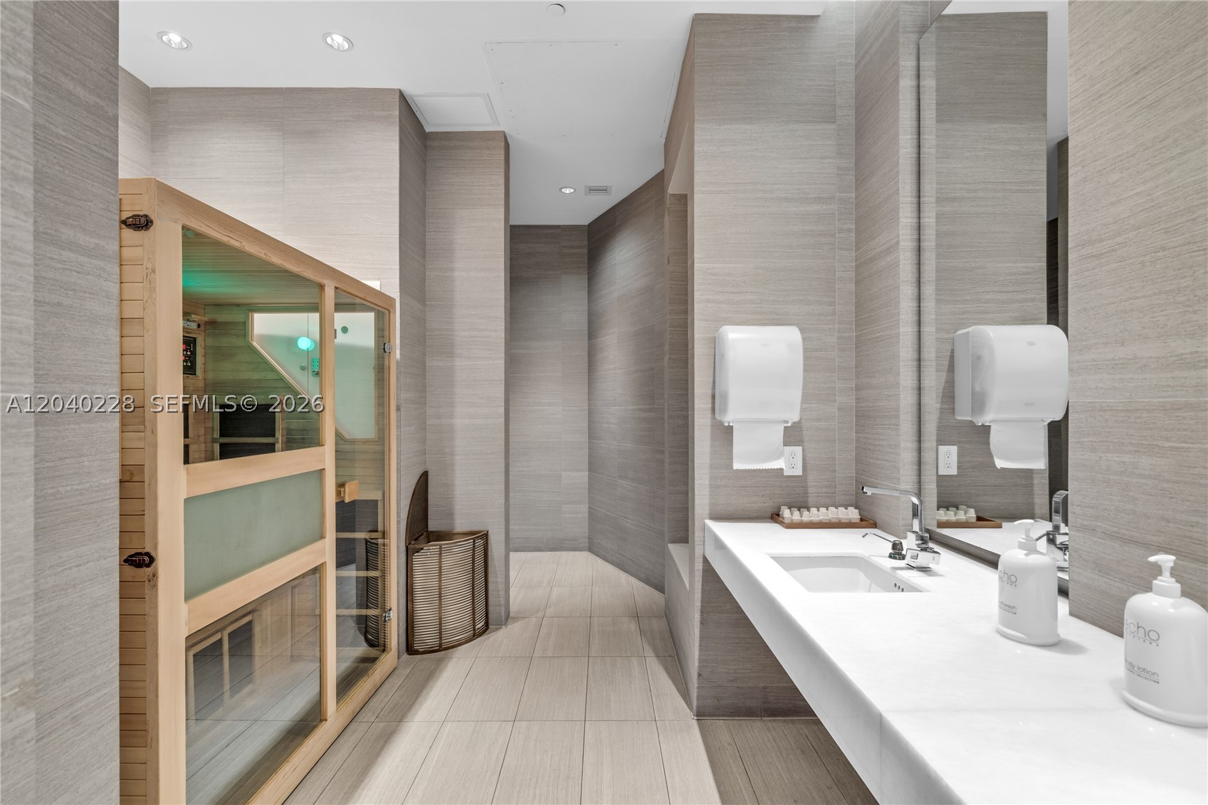 ECHO CONDO - Residential
