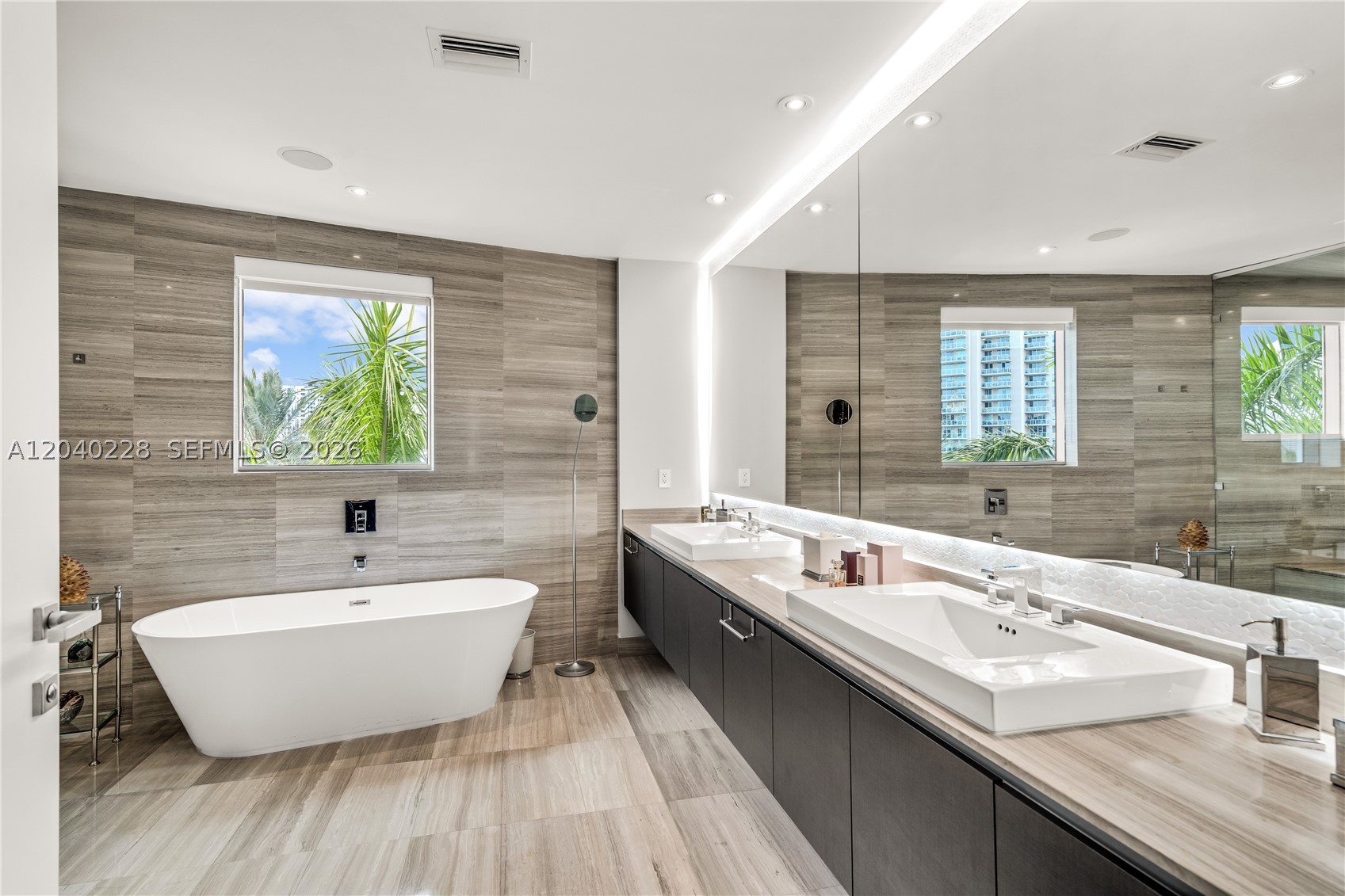 ECHO CONDO - Residential