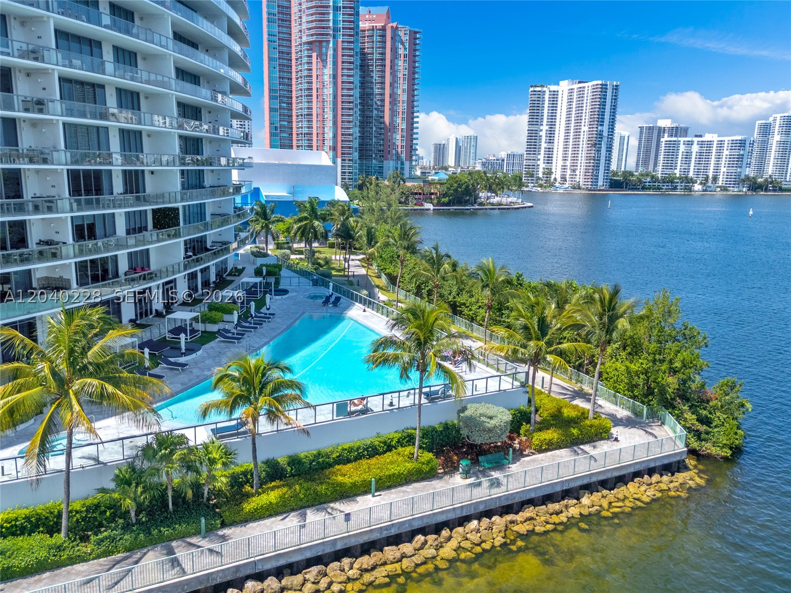 ECHO CONDO - Residential