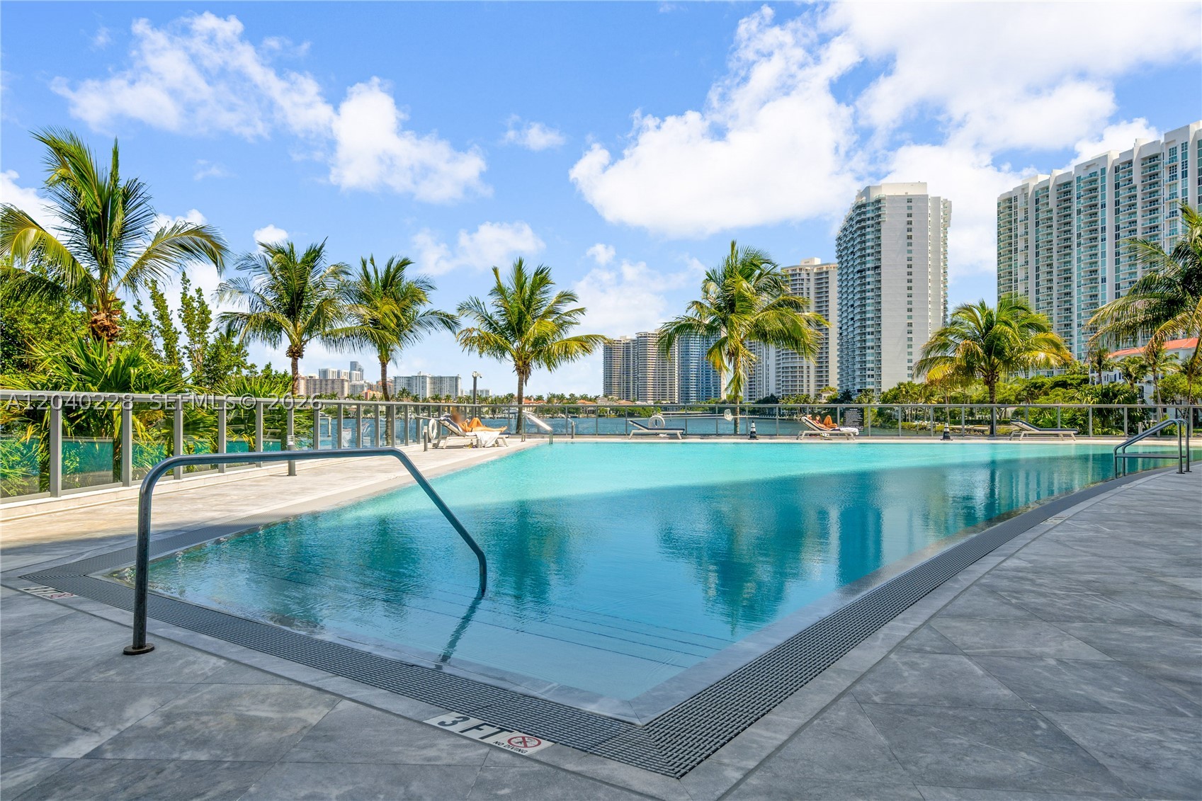 ECHO CONDO - Residential