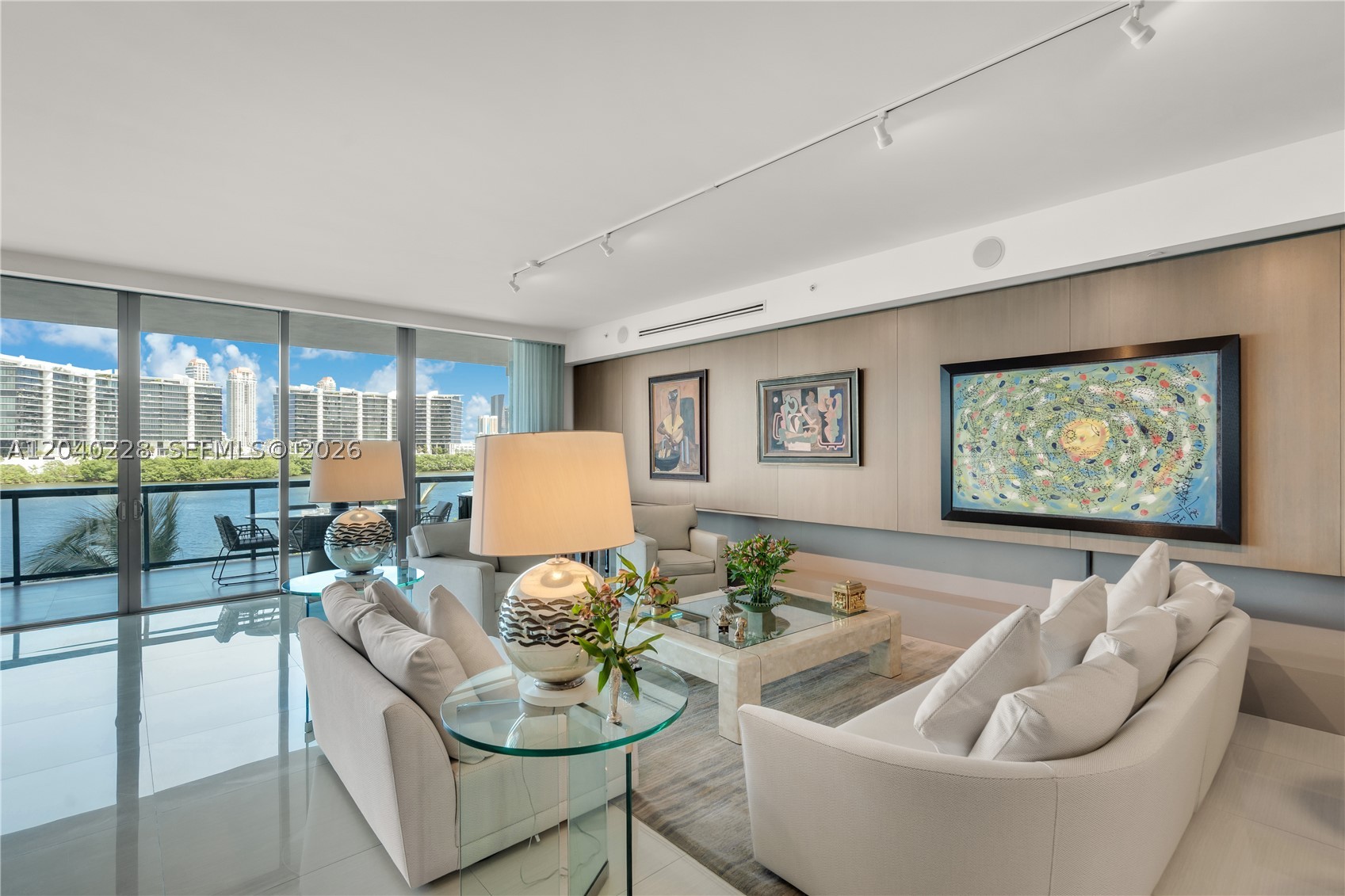 ECHO CONDO - Residential