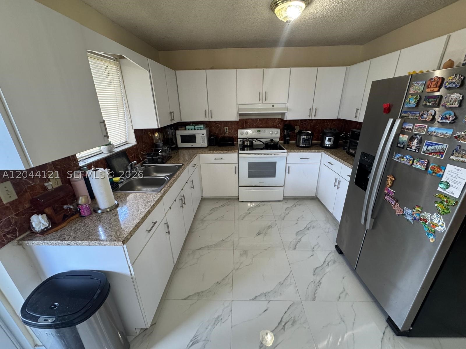 HOLLYWOOD BEACH GARDENS - Residential