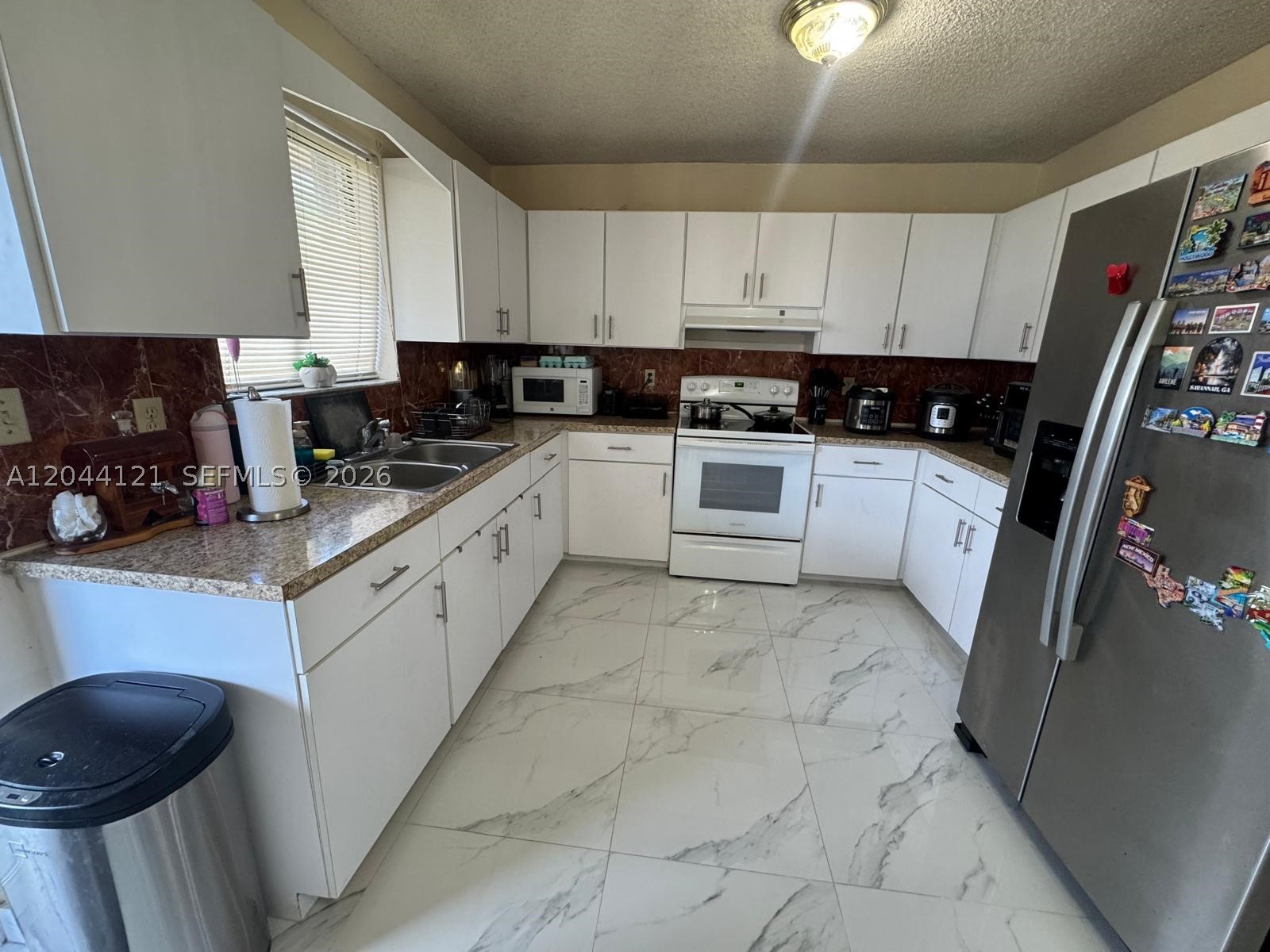 HOLLYWOOD BEACH GARDENS - Residential