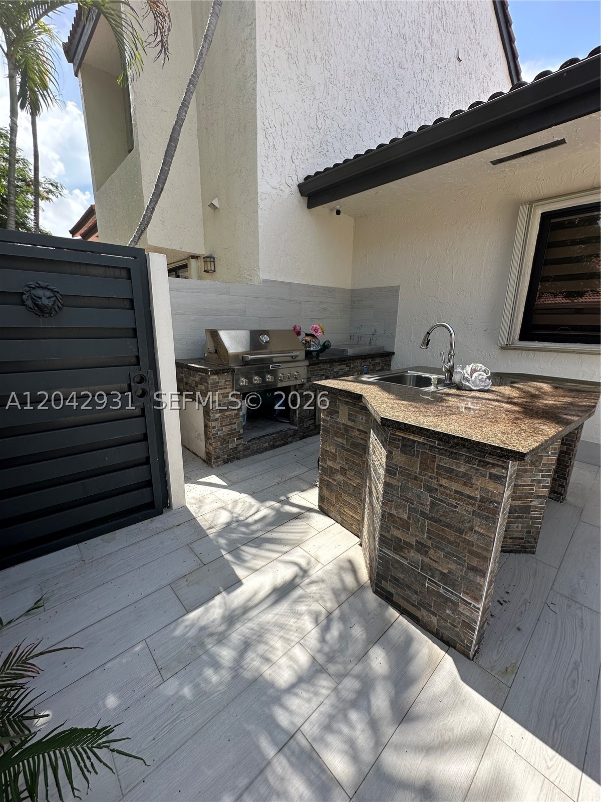 KENLAND COURT - Residential