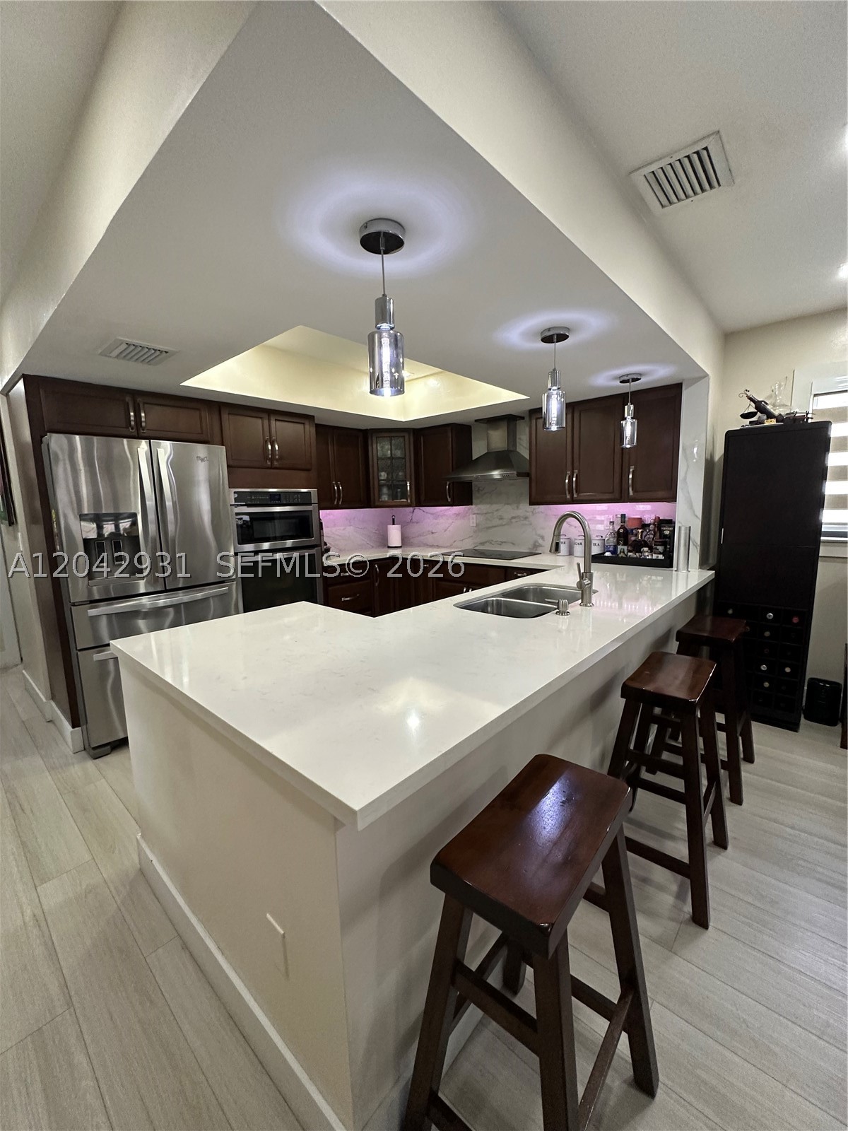 KENLAND COURT - Residential
