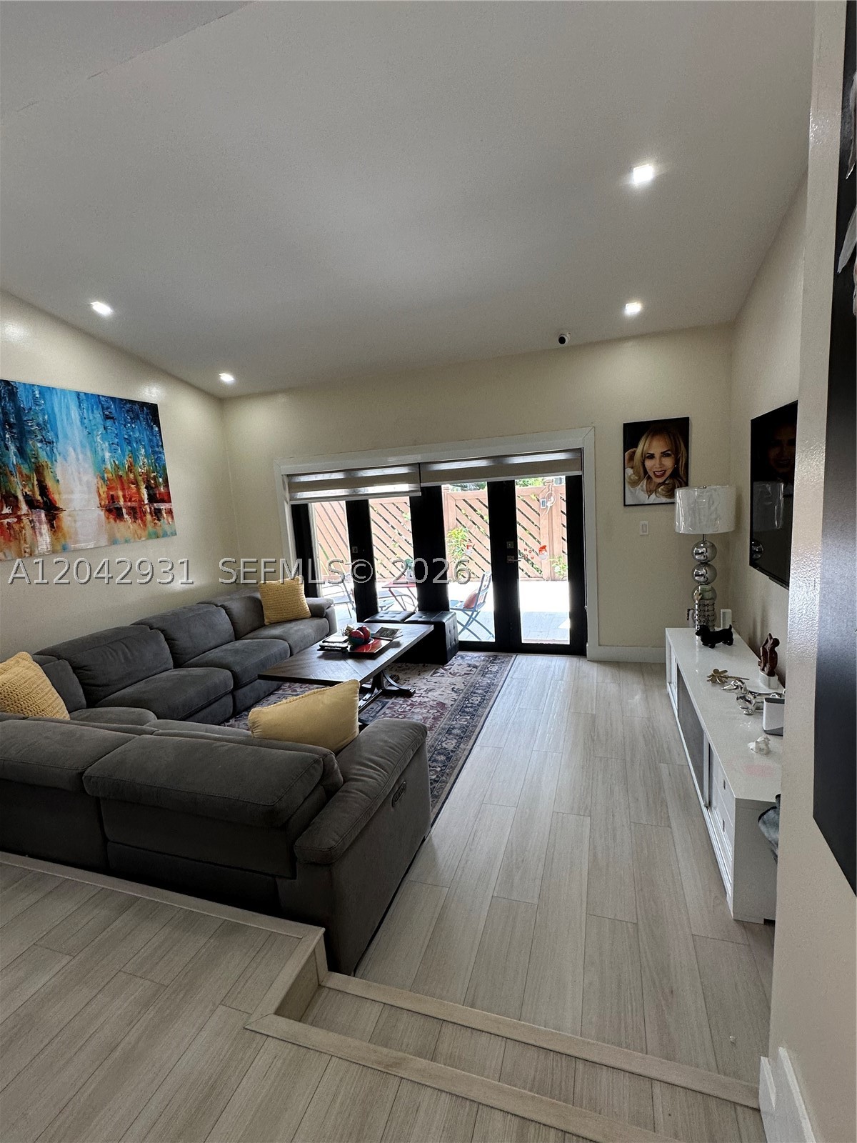 KENLAND COURT - Residential