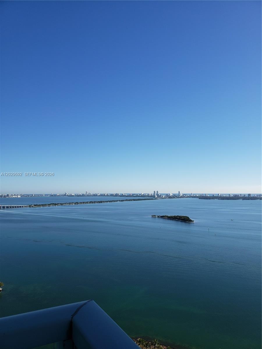 SPACIOUS 1-BEDROOM, 1-BATH RESIDENCE AT THE PRESTIGIOUS QUANTUM ON THE BAY. Enjoy beautiful views of Biscayne Bay and the Miami skyline from this bright and inviting unit. The open floor plan offers comfortable living spaces, abundant natural light, and an ideal layout for both homeowners and investors.

Quantum on the Bay is a full-service waterfront community featuring resort-style amenities, including two swimming pools, a state-of-the-art fitness center, sauna, theater room, resident lounge, convenience market, food service, valet parking, and 24-hour concierge and security.

Located DIRECTLY ACROSS FROM MARGARET PACE PARK, residents enjoy tennis courts, basketball courts, outdoor fitness areas, dog parks, and waterfront walking paths. Just minutes from Wynwood, the Design District, Brickell, Downtown Miami, and Miami Beach. Conveniently located near the Jackson Memorial Health System, University of Miami Health System, and major medical centers, making it an excellent option for healthcare professionals, students, and investors alike. PET-FRIENDLY BUILDING. Experience the best of Miami living from one of Edgewater's most desirable addresses.
