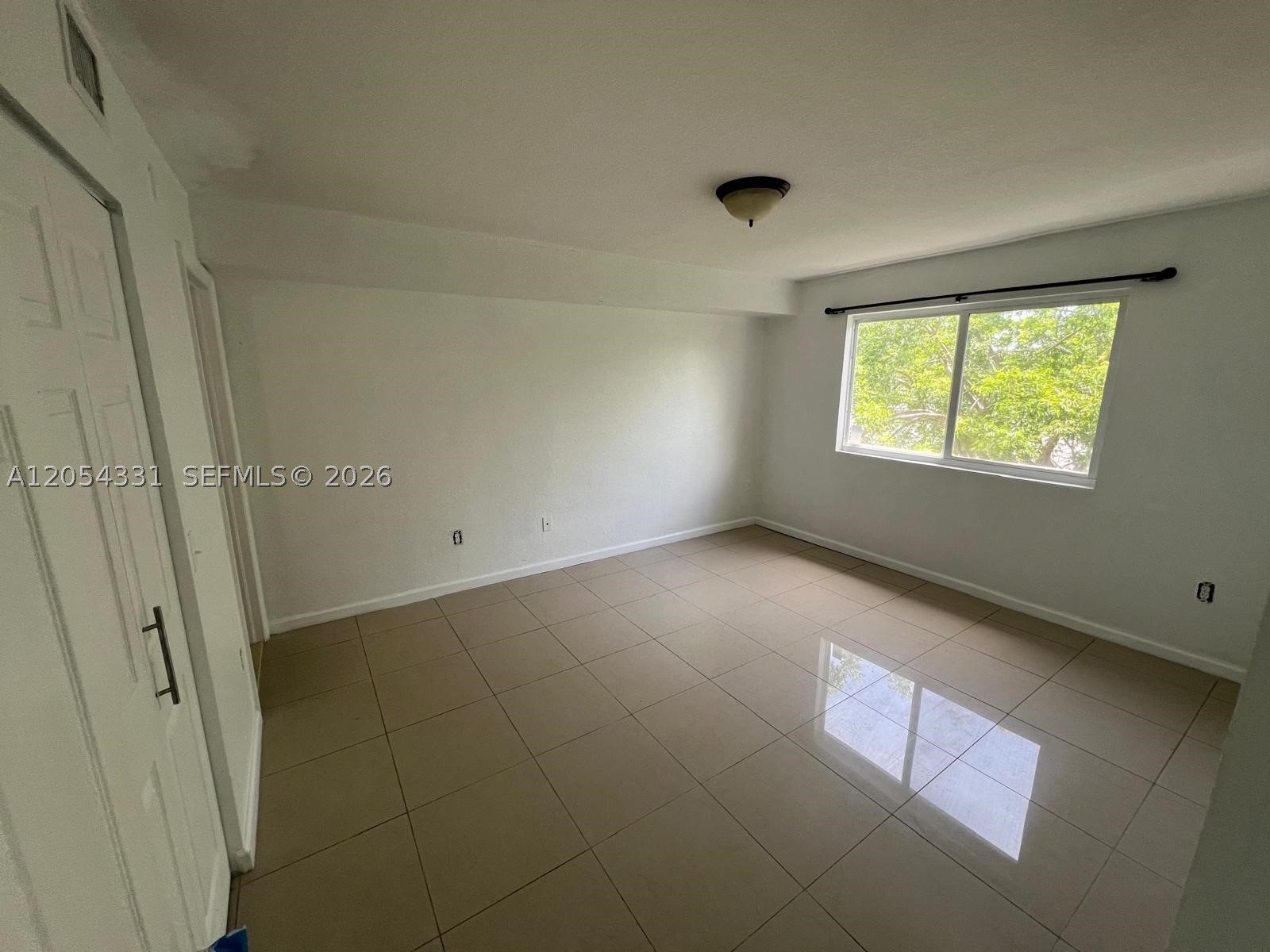 VISTA TRACE 3 CONDO - Residential Lease