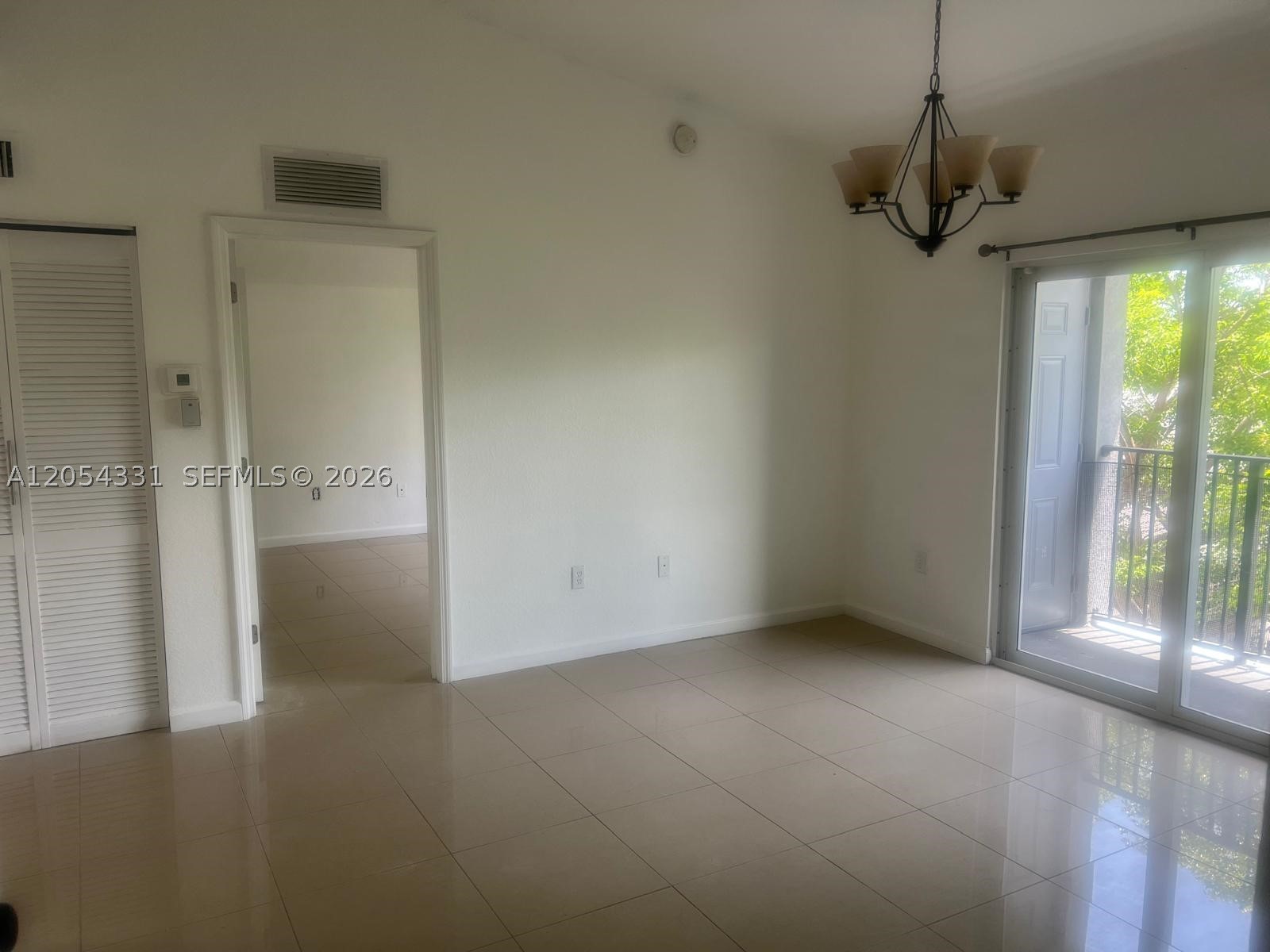 Comfortable and well-maintained 1-bedroom, 1-bathroom apartment featuring an in-unit washer and dryer, abundant natural light, and a functional layout. Conveniently located in a desirable area of Homestead, close to shopping, dining, and major highways. The owner is highly motivated and willing to negotiate. Don’t miss this great opportunity!