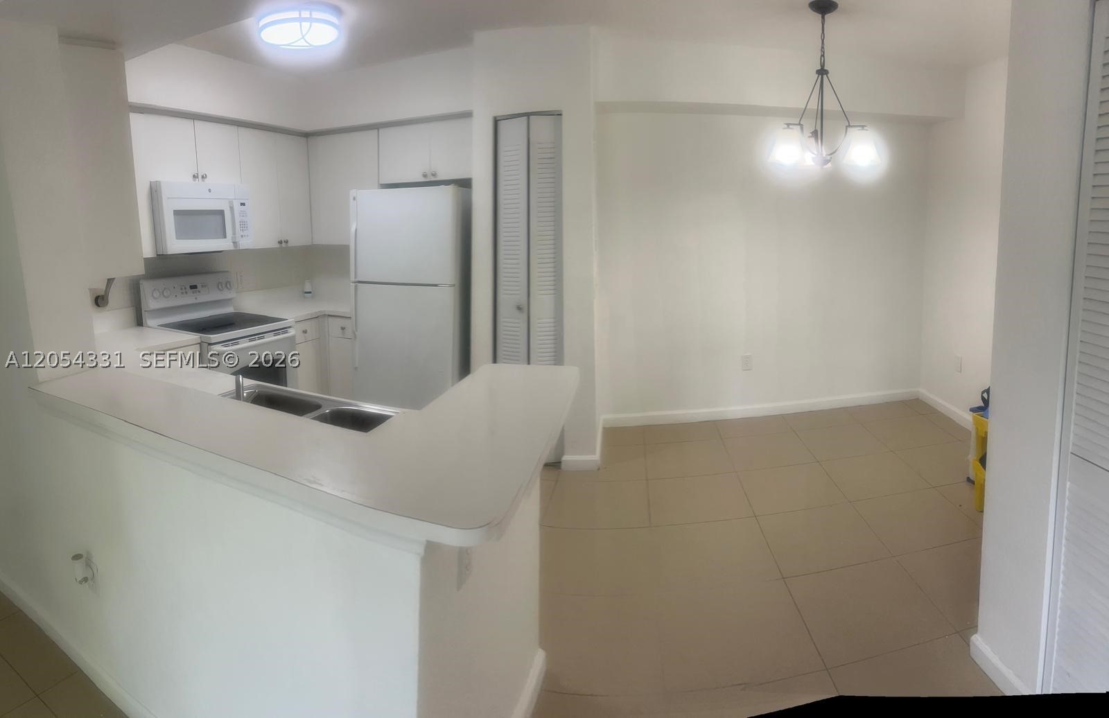 VISTA TRACE 3 CONDO - Residential Lease