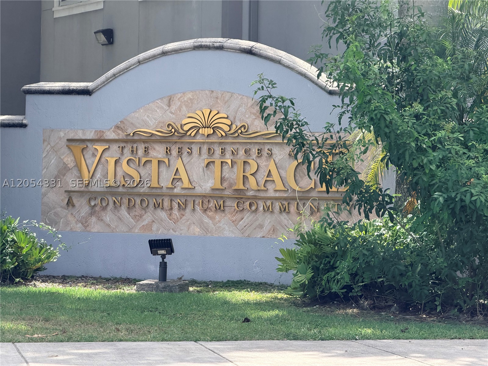 Comfortable and well-maintained 1-bedroom, 1-bathroom apartment featuring an in-unit washer and dryer, abundant natural light, and a functional layout. Conveniently located in a desirable area of Homestead, close to shopping, dining, and major highways. The owner is highly motivated and willing to negotiate. Don’t miss this great opportunity!