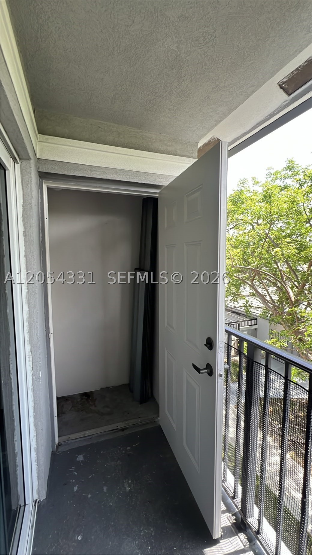 VISTA TRACE 3 CONDO - Residential Lease