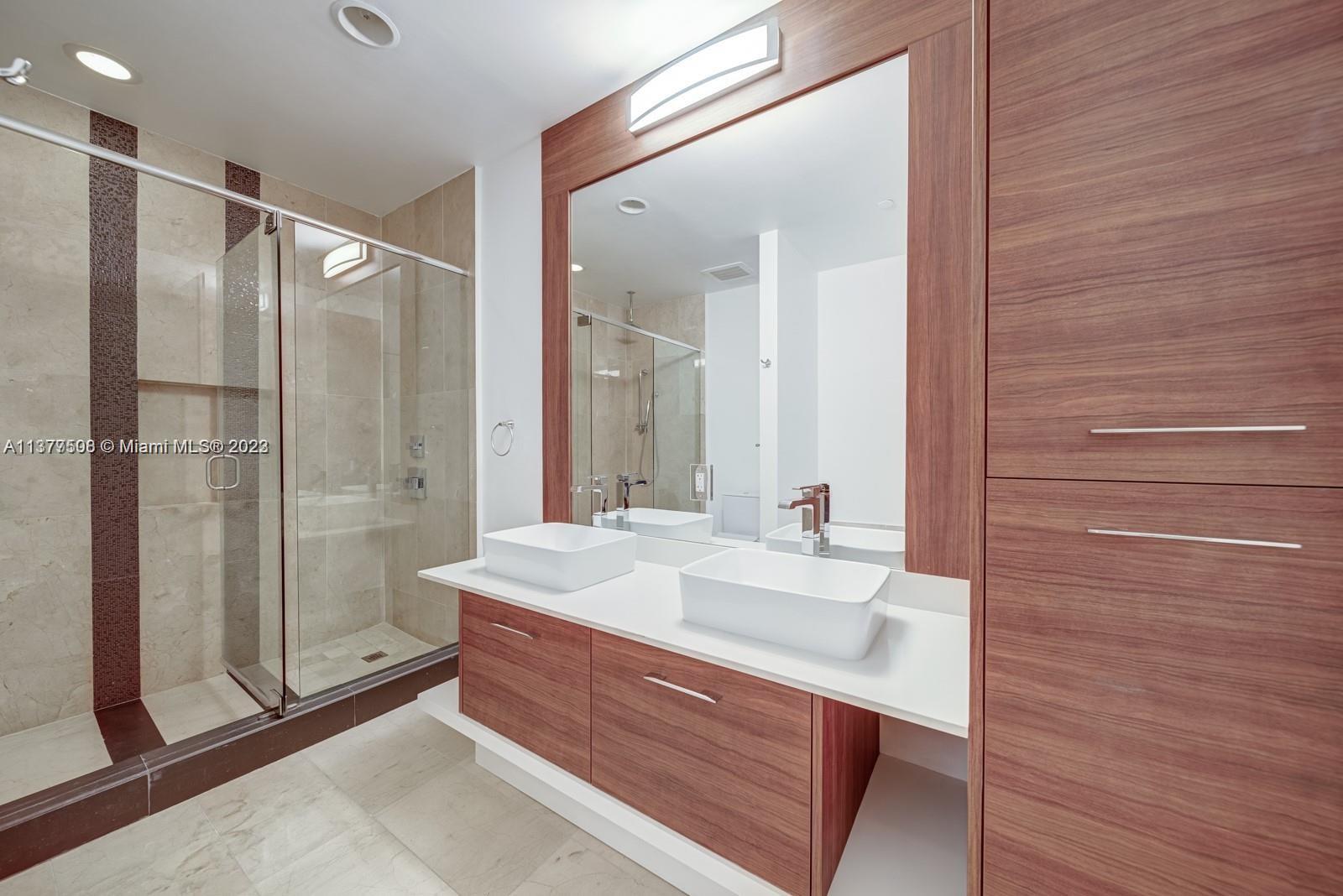 THE CRIMSON CONDO - Residential Lease