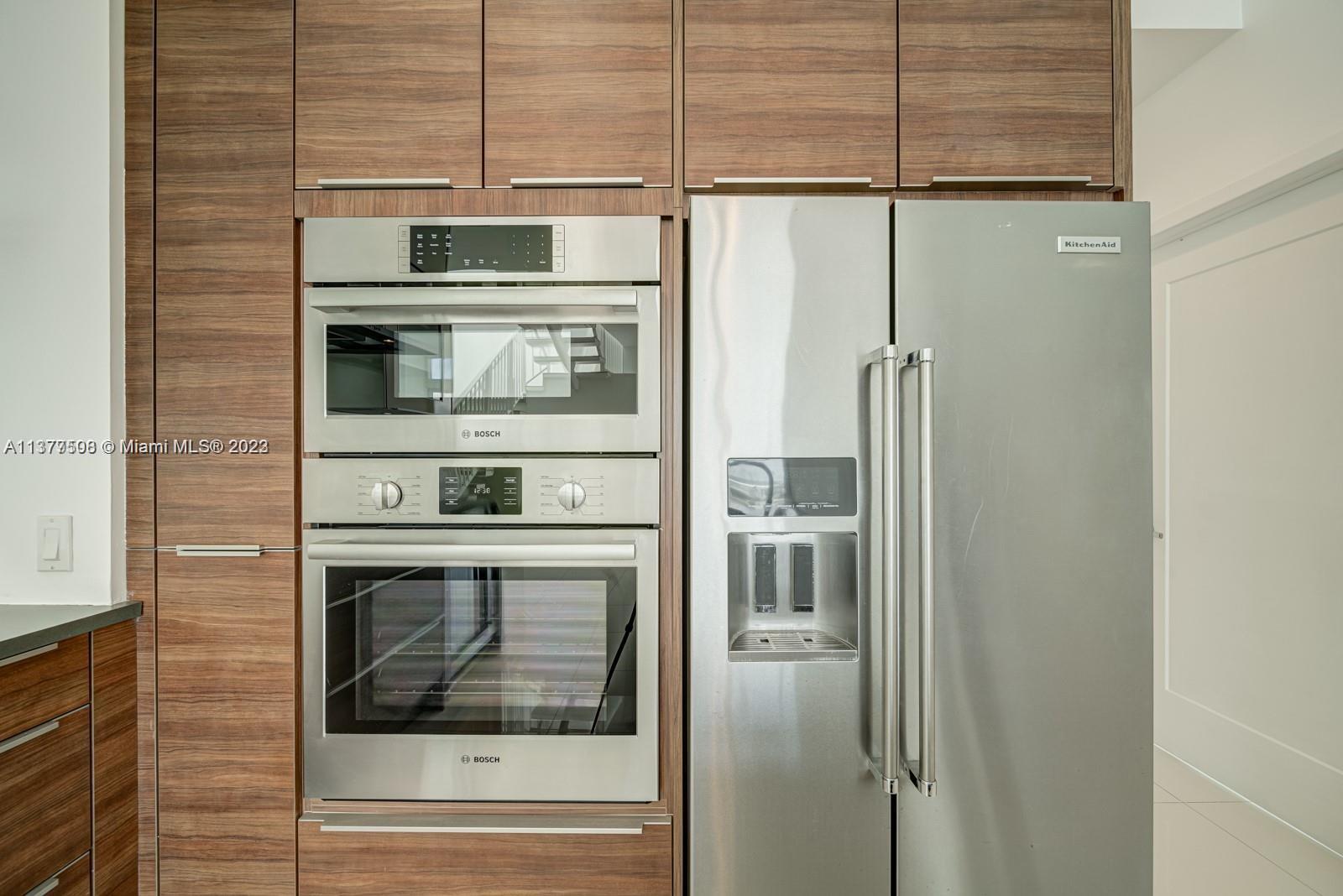 THE CRIMSON CONDO - Residential Lease