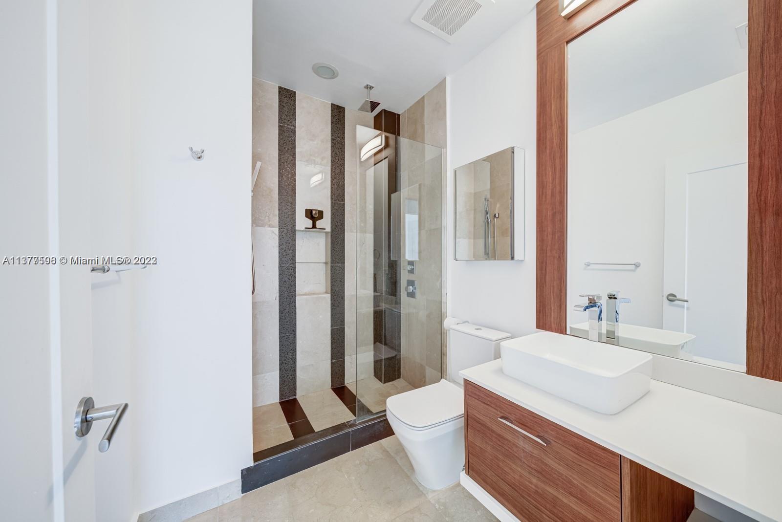 THE CRIMSON CONDO - Residential Lease